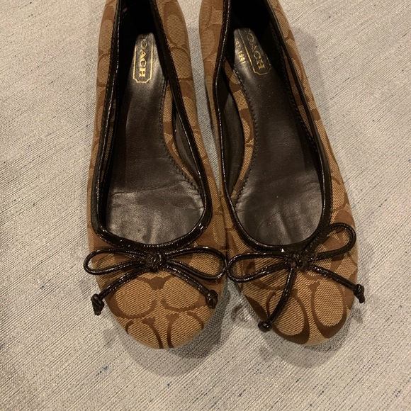 Adorable Jacquard Coach heels! - Picture 1 of 3
